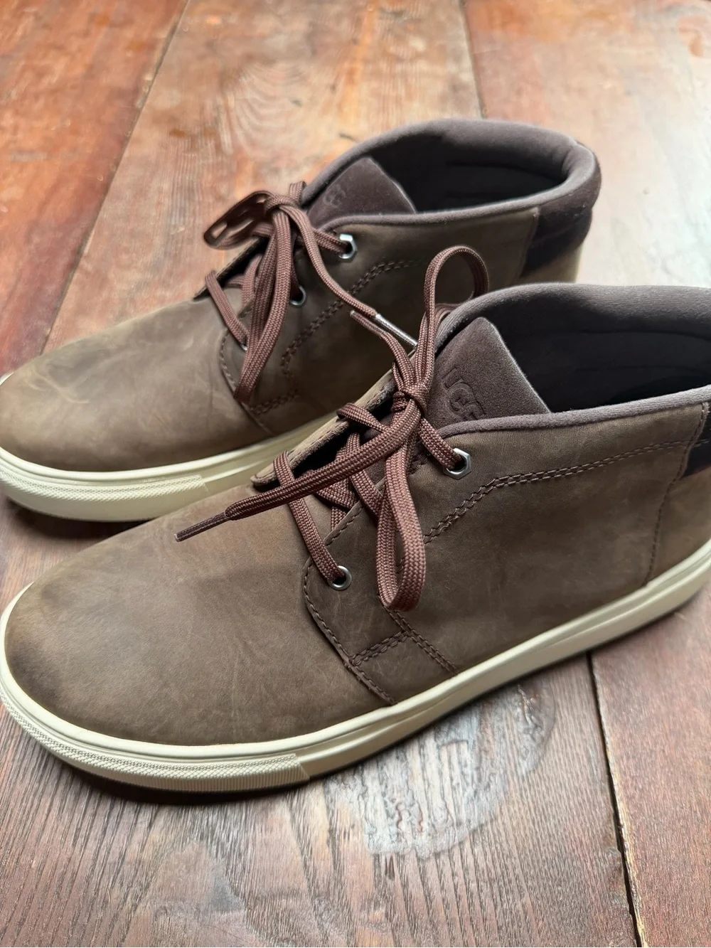 UGG Men's Brown Chukka Boots with Cream Sole Amazing Condition!